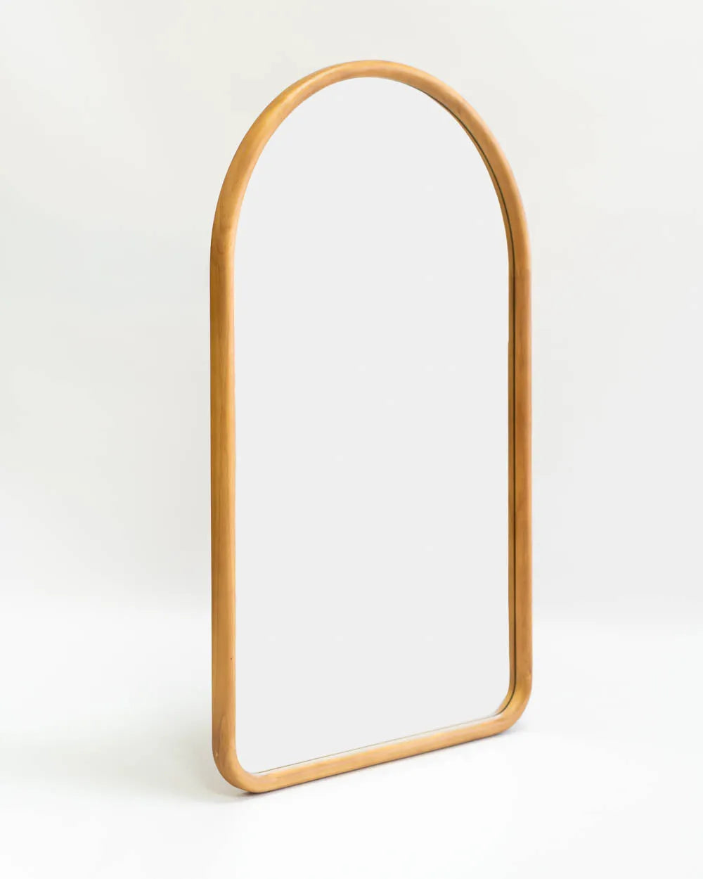 Espejo de pared arqueado